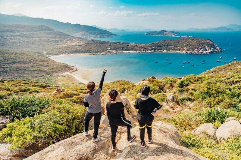 Multi-day hiking tours